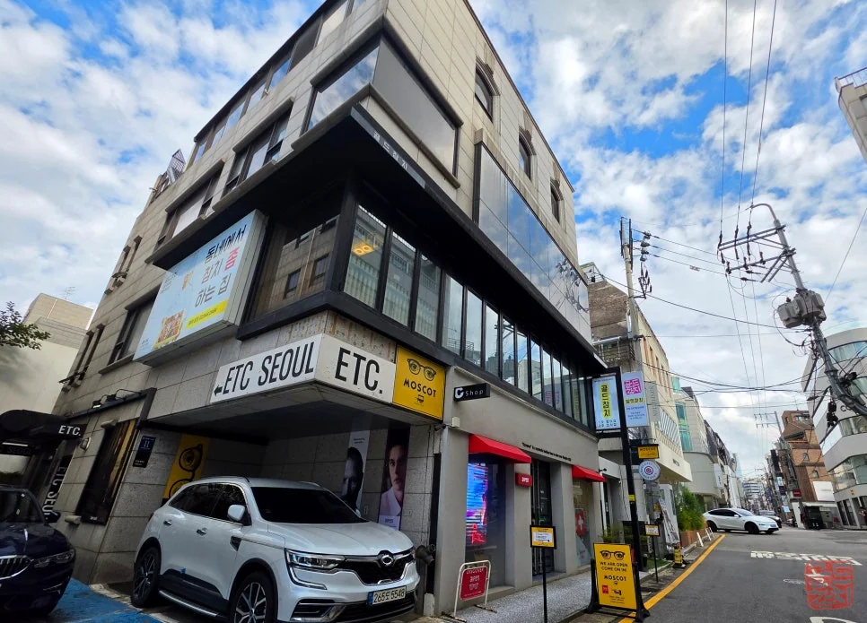 Exterior view of Goldtuna Sinsa branch in Garosu-gil