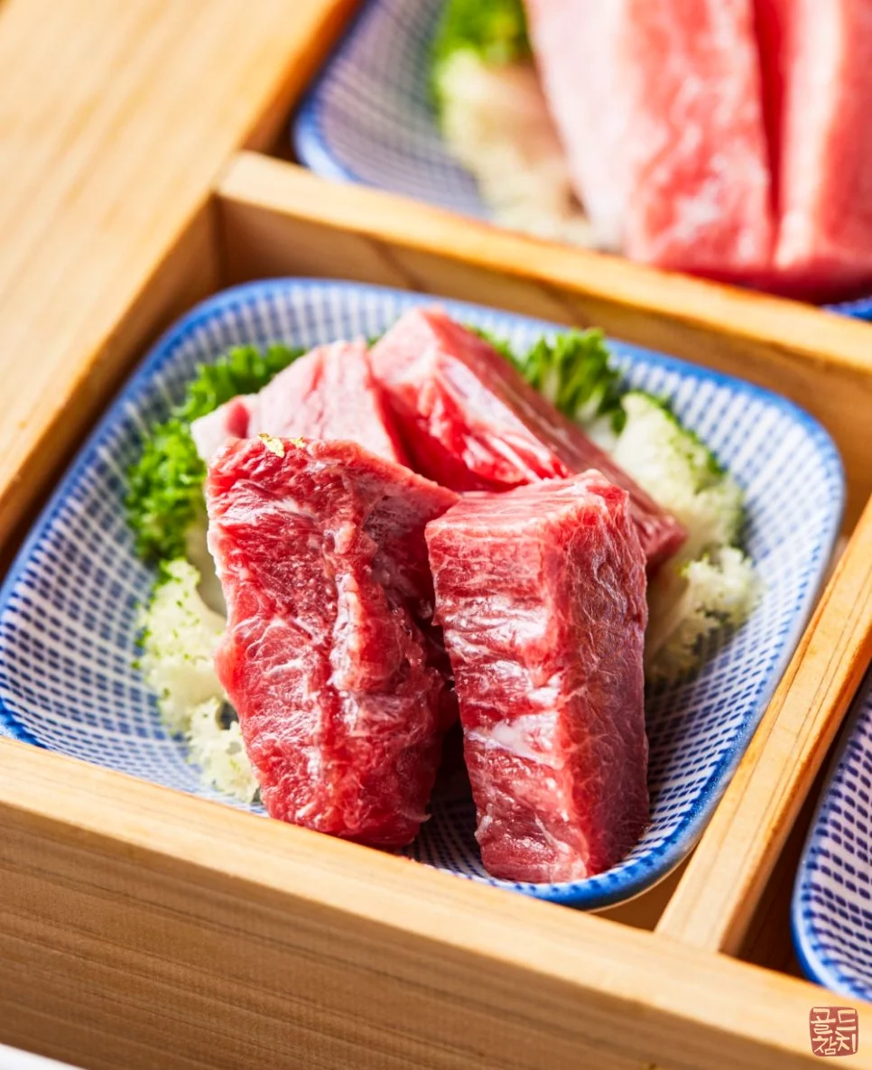 Gold Tuna bluefin tuna wing meat, special cut sashimi