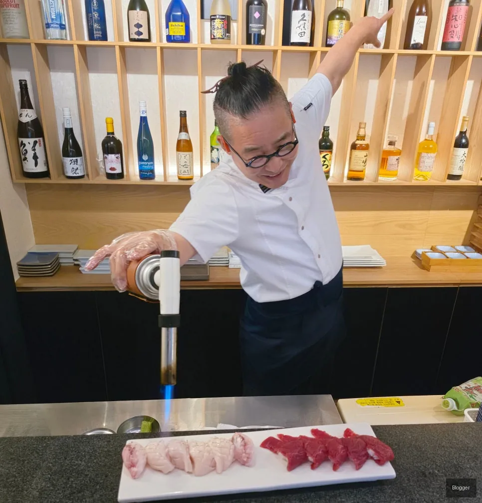 Sinsa-dong Gold Tuna omakase, chef performance, fresh tuna preparation