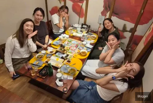 Bangyi-dong Gold Tuna, TikTok executives group photo, corporate dinner atmosphere