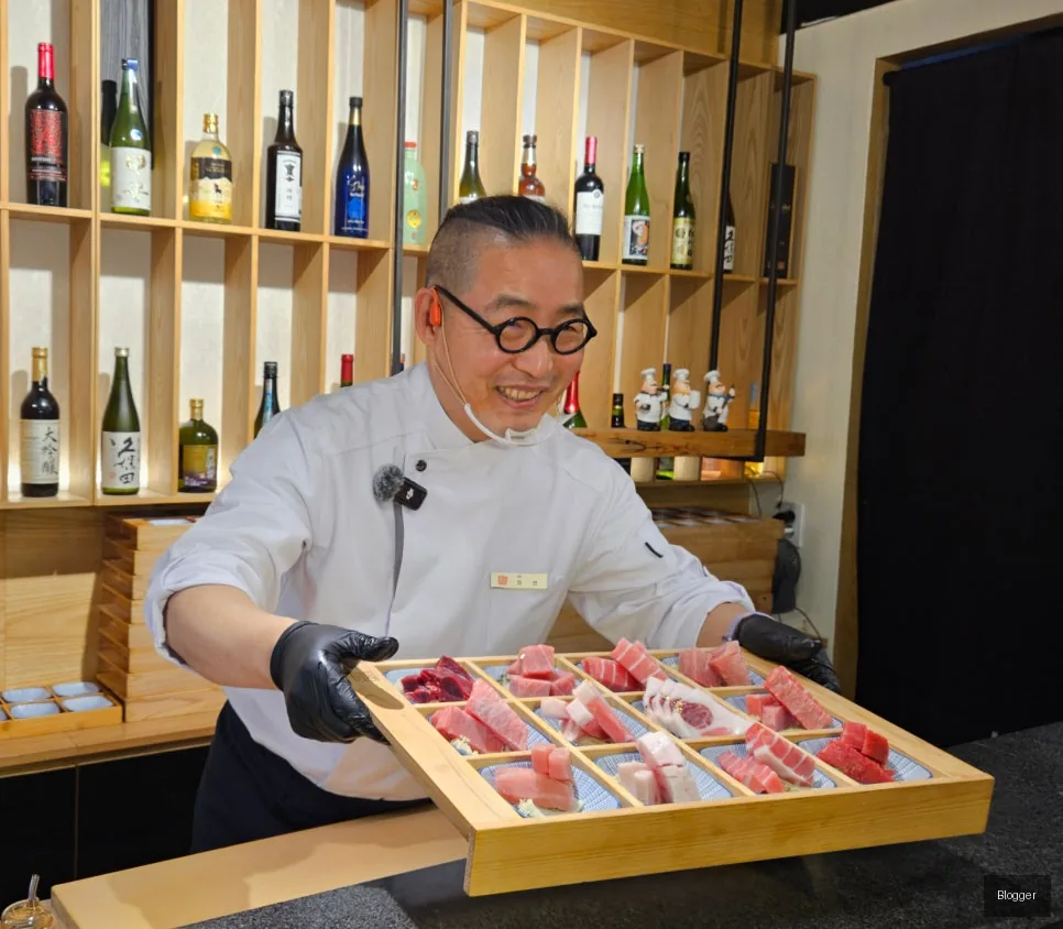 Sinsa-dong Gold Tuna premium tuna sashimi, omakase service, chef's smile