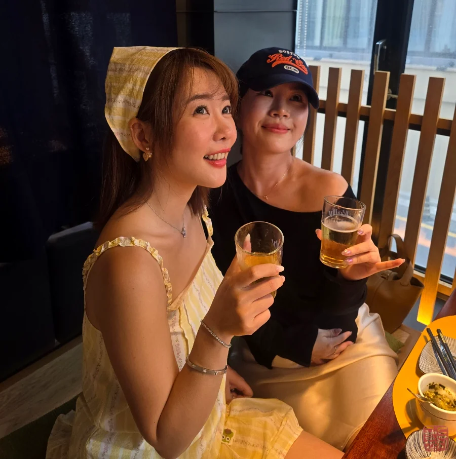 Customer visiting Goldtuna Sinsa (신사) branch during a meal