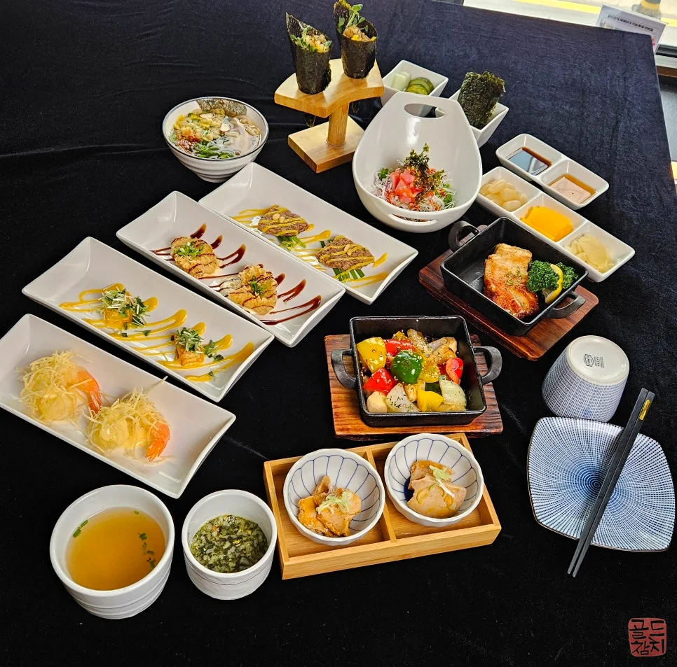 Goldtuna Sinsa (신사) branch course meal side dishes, tteok-galbi, and cream shrimp