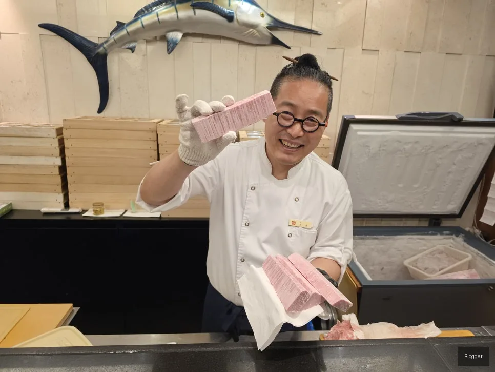 Gold Tuna bluefin tuna akami, lean red sashimi cut