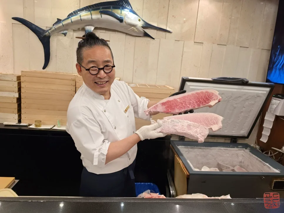Goldtuna farmed Bluefin tuna No. 1 Toro tuna sashimi premium part