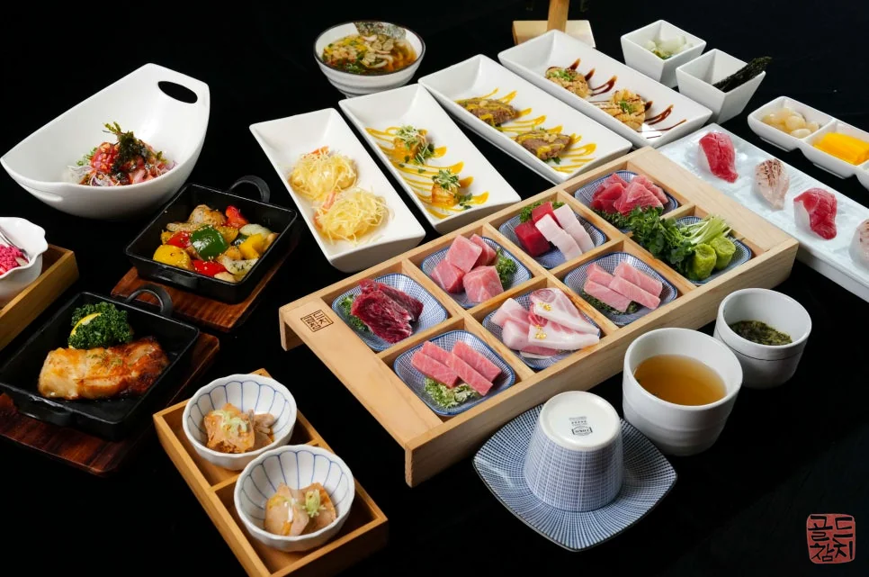 Gold Tuna tuna sashimi, sushi, grilled dishes, multi-course meal platter