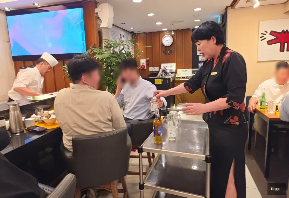 Gold Tuna manager, friendly staff, excellent service, restaurant team