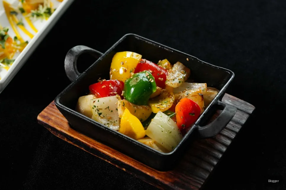 Gold Tuna 15-course side menu, grilled mushroom teppanyaki dish