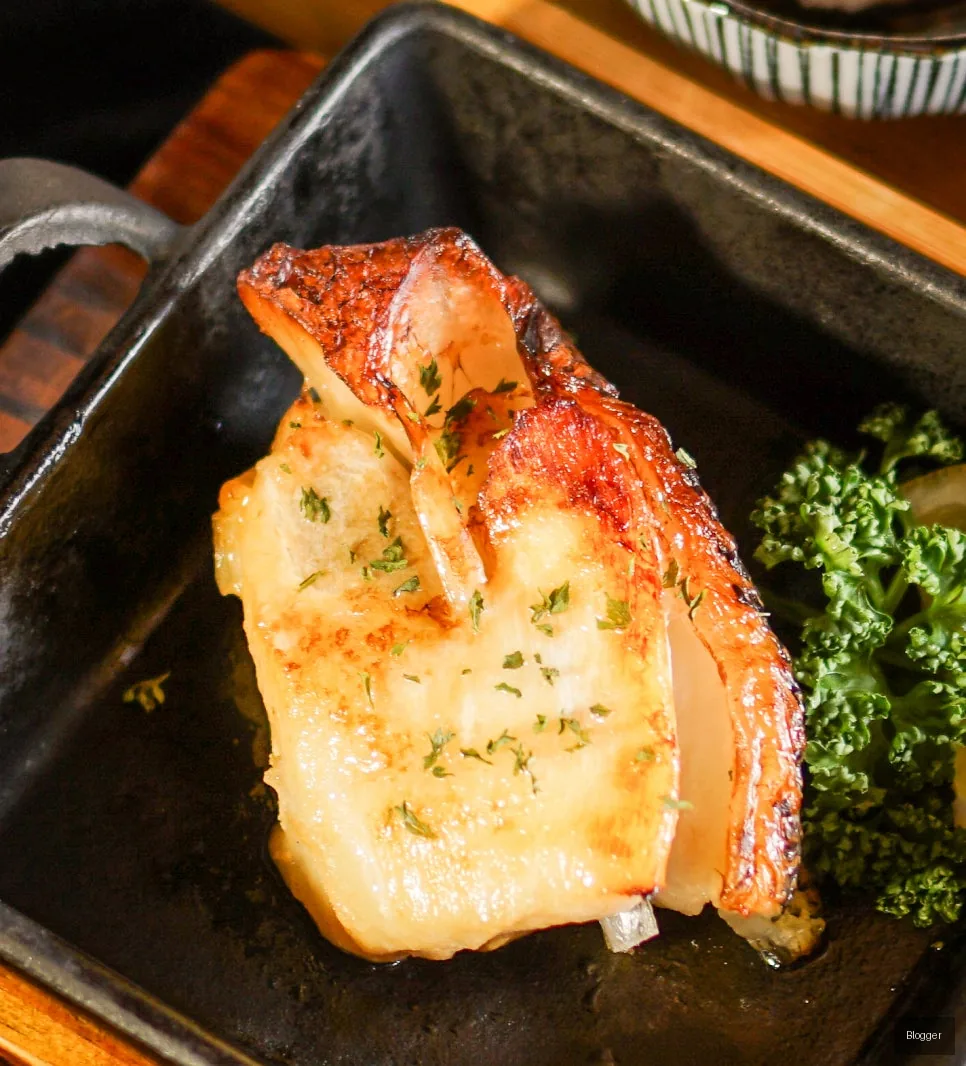 Gold Tuna side dish, grilled Patagonian toothfish, premium fish dish