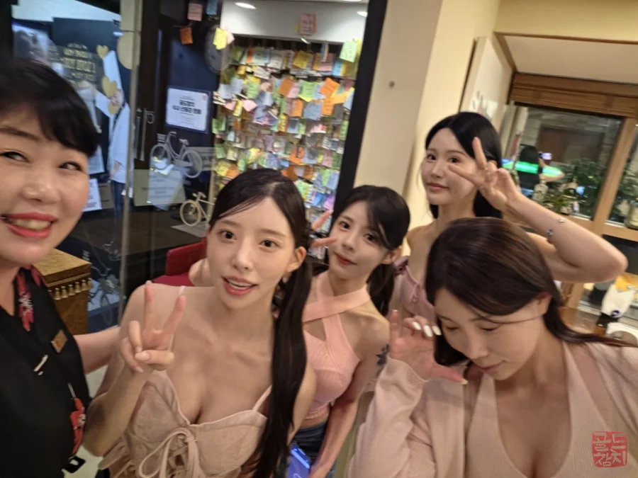 골드참치 친구 생일 기념 모임 단체 사진, 즐거운 식사
