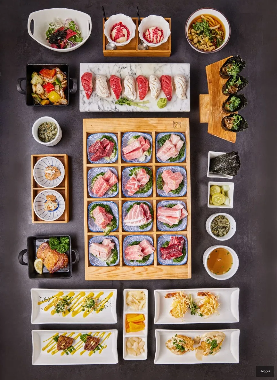 Seoul Gold Tuna 15-course omakase, full table setting, premium tuna, Japanese guests dining