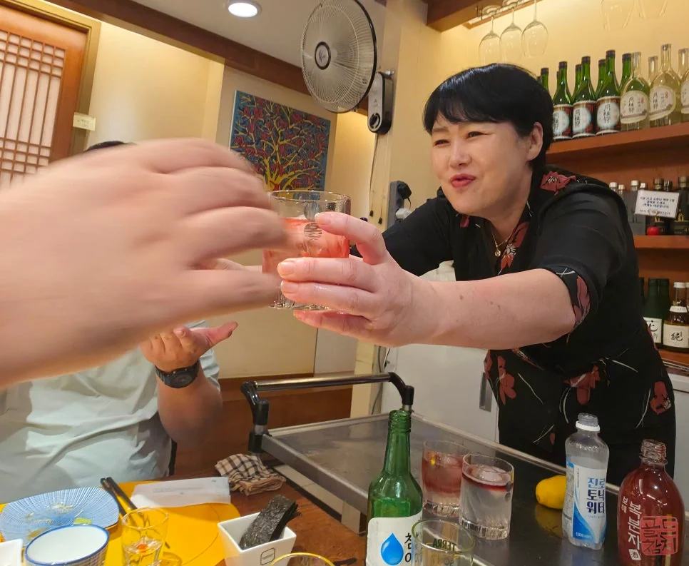 Goldtuna Seoul Somaek-imo Bokbunja smoothie drink, special customer experience
