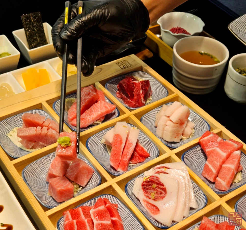 Goldtuna sashimi tray set with selected cuts