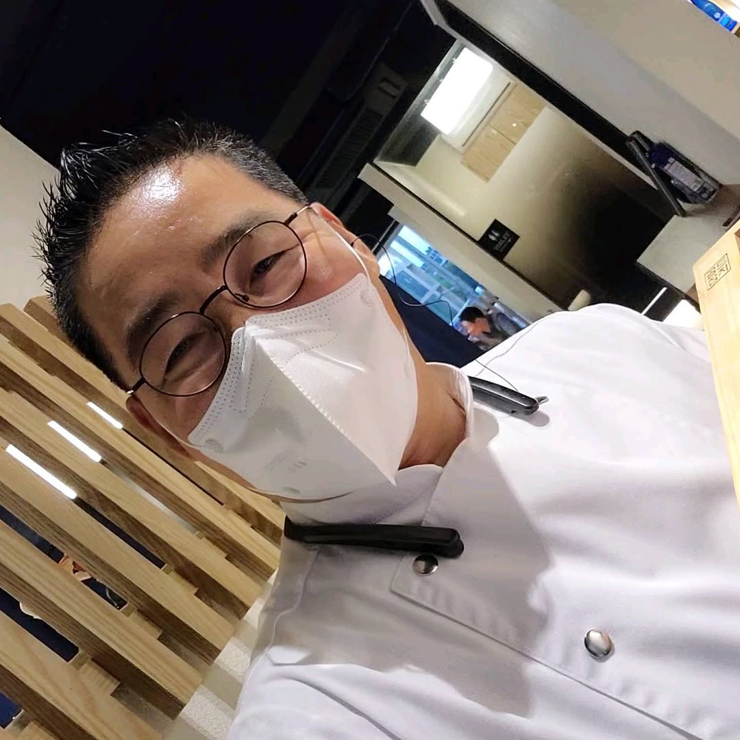 느낌이 좋은 사람과 함께하는 식사. 그 중에서도 참치와 사케는 최고의 궁합이지요.