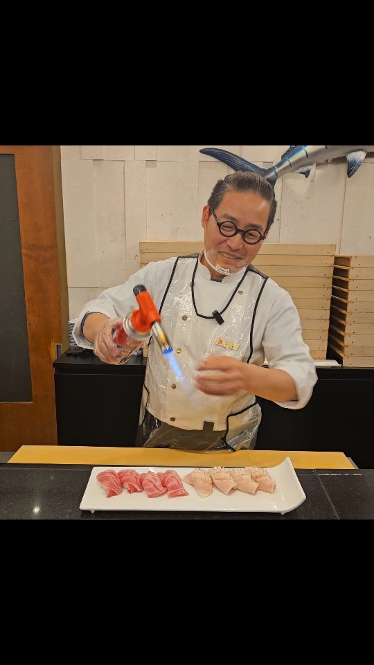 안녕하세요, 골드참치를 찾아주시는 소중한 고객님! 오늘도 고객을 만날 생각에 설레는 마음으로 하루를 시작합니다. 매일 아침 문을 열면서 느끼는 이 감정은 마치 오래된 친구를 다시 만나는 것처럼 따뜻하고 반갑습니다.
