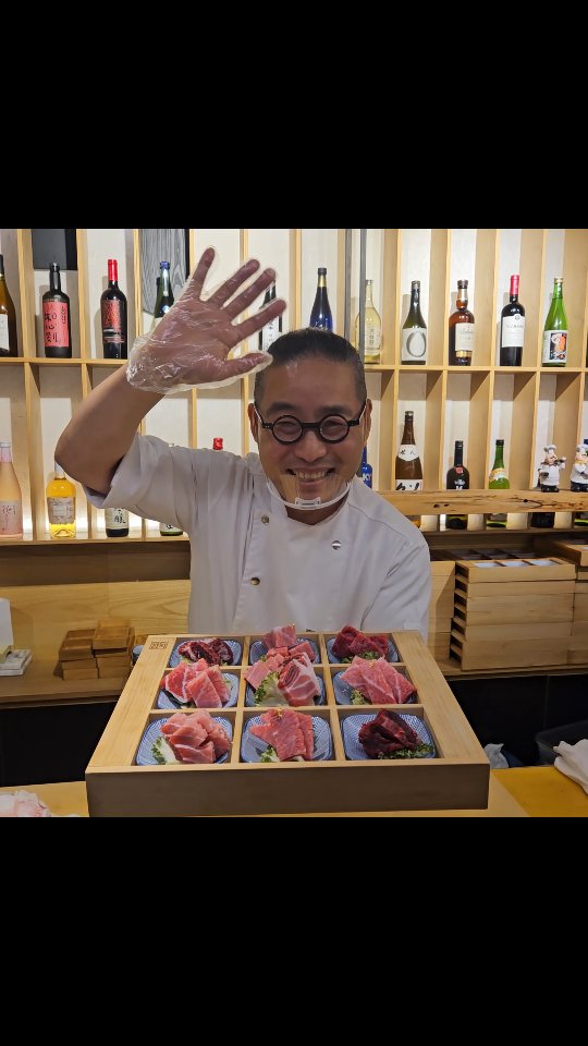 참치 구경하세요~  오마카세스페셜 3인 메인사시미랍니다. 최고의 만찬, 작품으로 즐기세요^^ #골드참치 #가로수길맛집 #압구정맛집 #신사맛집 #데이트맛집 #방이동맛집 #잠실맛집 #잠실횟집 #신사동횟집