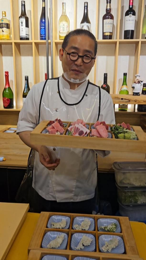골드참치 최연 대표입니다. 에쁜 두분이 생일을 축하하기 위해 방문을 주셨네요~