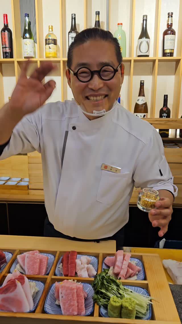 참치아저씨입니다. 정성, 감사함, 섬김의 마음을 담았습니다.