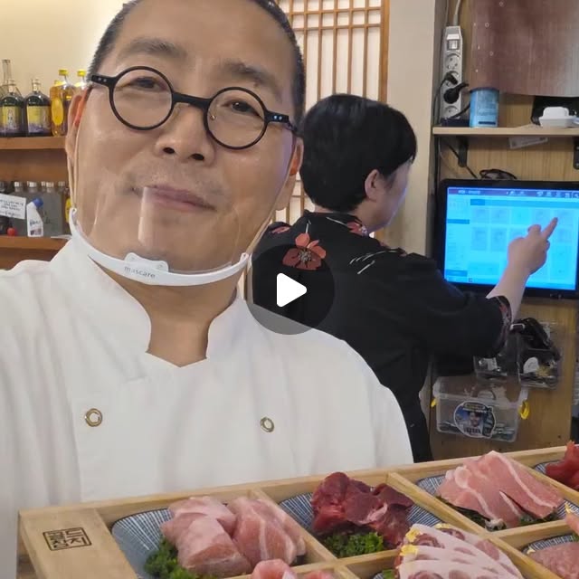 골드참치 방이점 — 손님상에 나가기 전, 참치 한 판의 실제 모습 영상에는 골드참치에서 손님상에 내기 위해 준비한 참치 한 판이 담겼습니다.